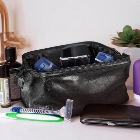 Pierre Cardin Leather Toiletry Bags Feature